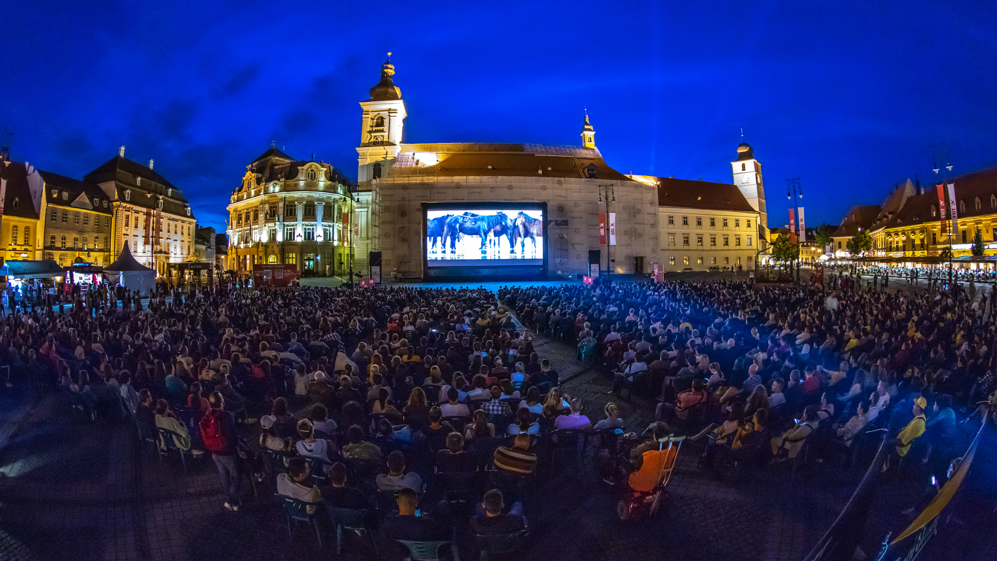 Teatru stradal și un film cu recorduri de public,  în deschiderea Alba Iulia Music & Film Festival 2018